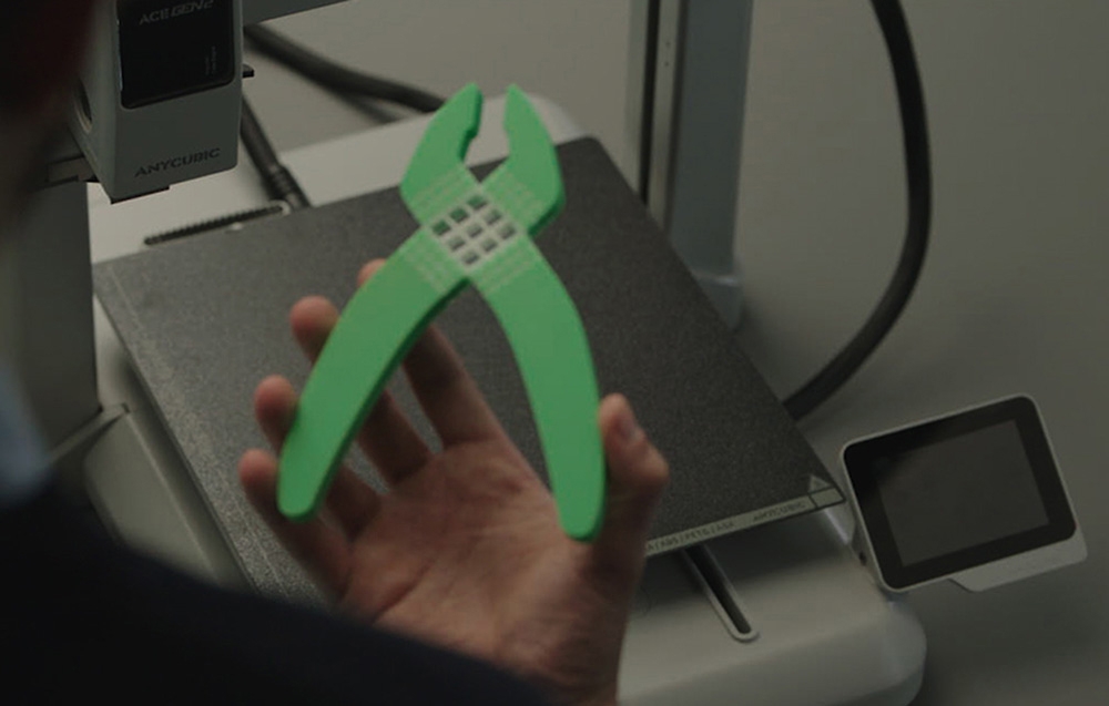 Multicolor and multi-material printing without additional accessories