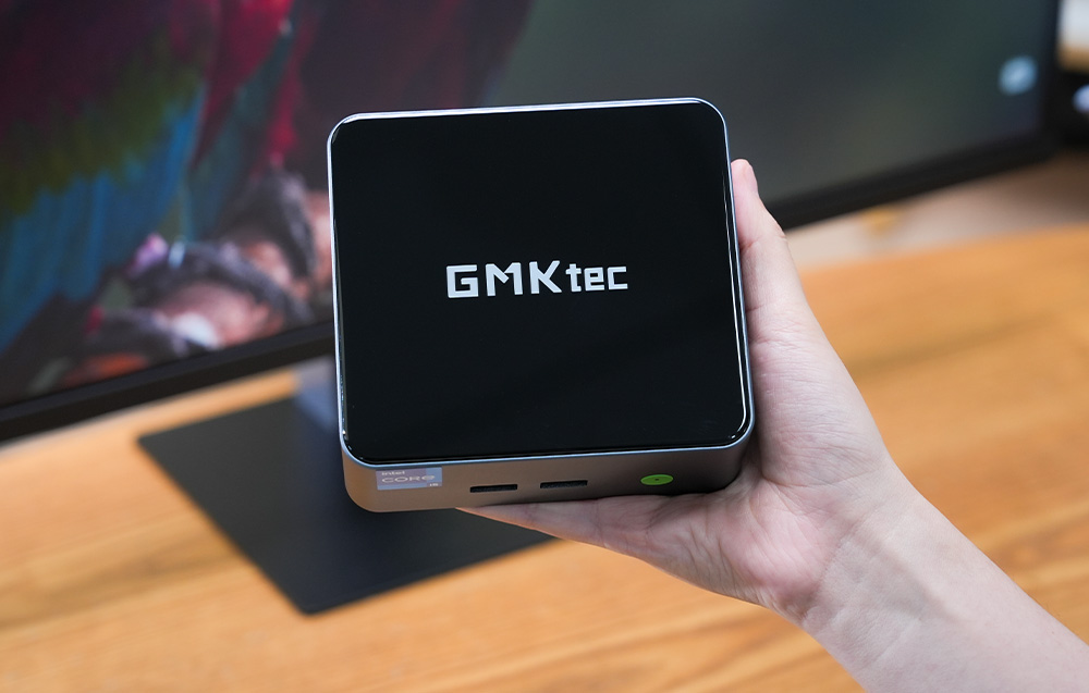 Triple 4K Display for Greater Convenience and Productivity